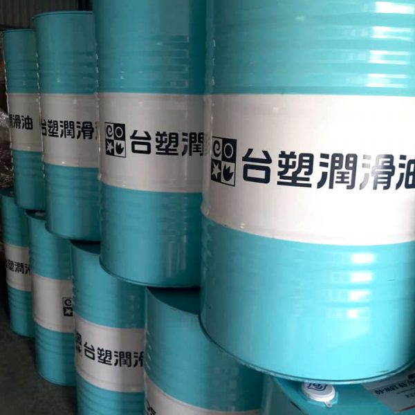 堆疊的台塑潤滑油